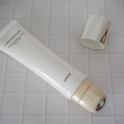 脂肪分解を促しスッキリフェイス。ローラー付きマッサージクリームが頼れる！