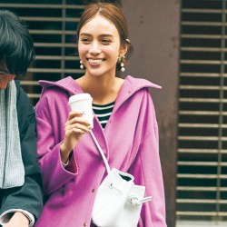 ほら、両手があけば手もつなげる♡冬デートの正解「手ぶらバッグ」8選