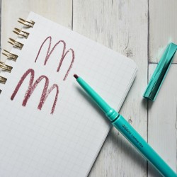 ＼人気ペンシルの限定色／ほんのり艶っぽくなる「カシス」が売り切れそう…