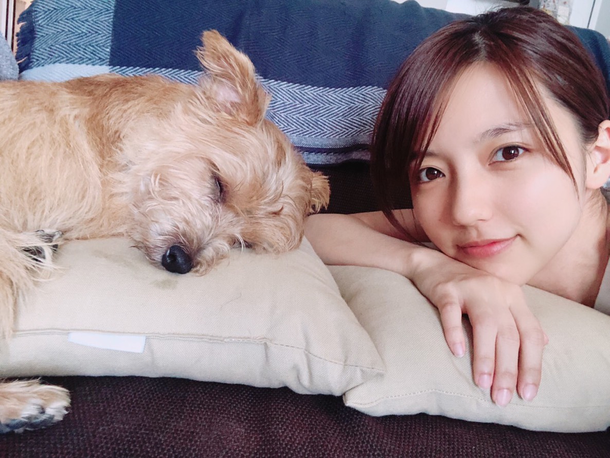 ＼真野恵里菜、ここだけの話／ 愛犬とのラブラブ写真を公開♡