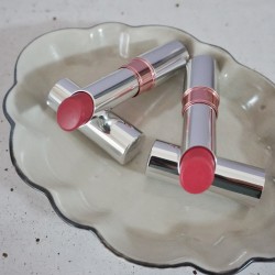 カジュアルに使えてきちんと感が出る彡コンビニの900円口紅がいい♡