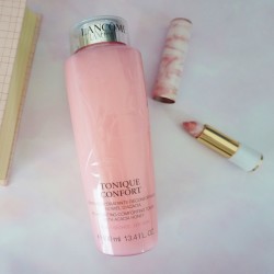 3秒に1本売れている！「ランコム」のピンクの化粧水は大容量でコスパ度高い！