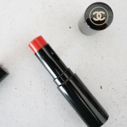 見た目も仕上がりも好印象！一目置かれる「大人の色つきリップ」はシャネルで買える！