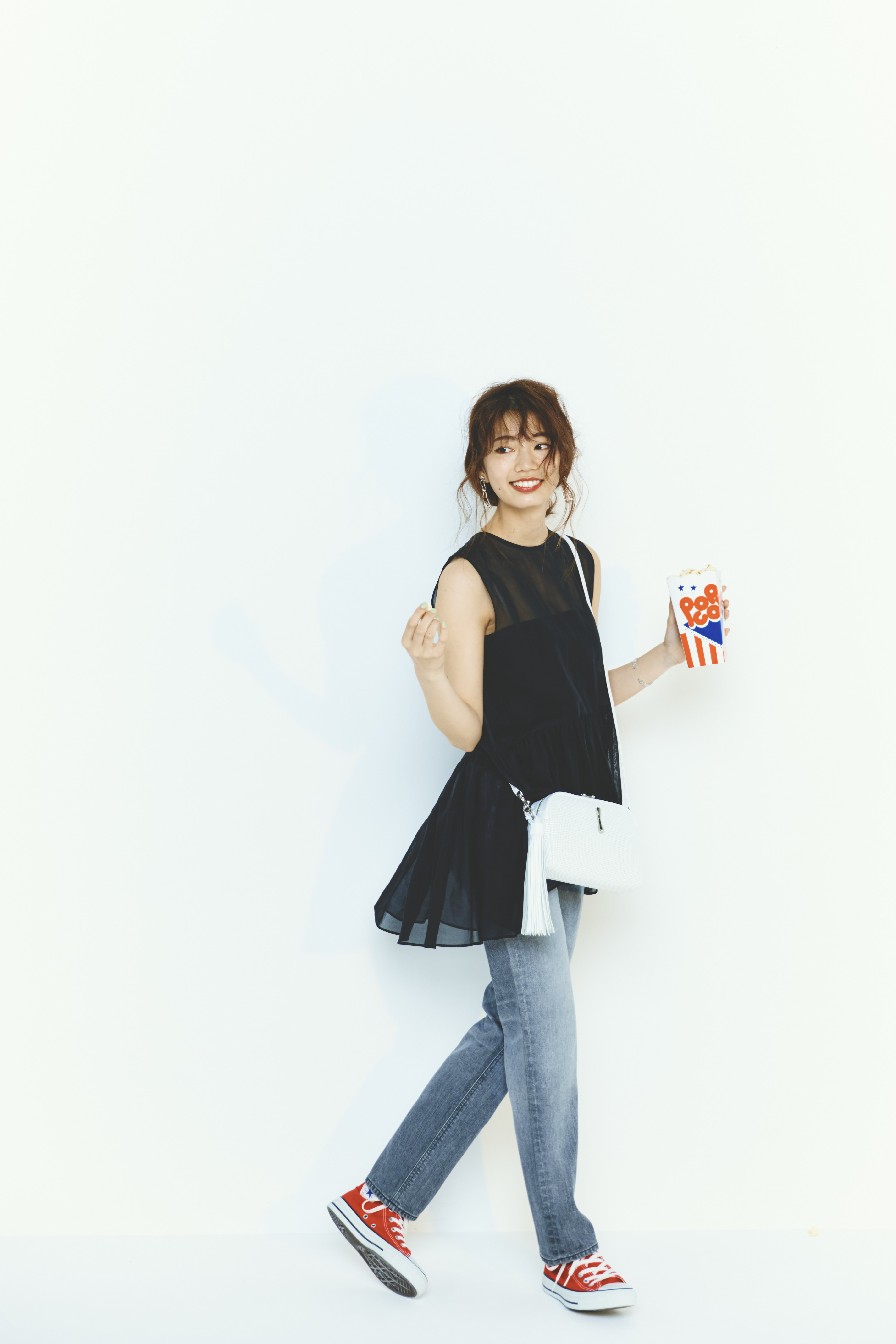 日向坂46高本彩花が着る、楽ちんなのに大人っぽい！「スニーカー×パンツ」3選