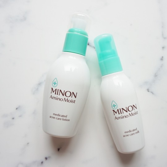 どんなファンデも台無し！「乾燥しているのにテカる肌」解決するならコレ↓