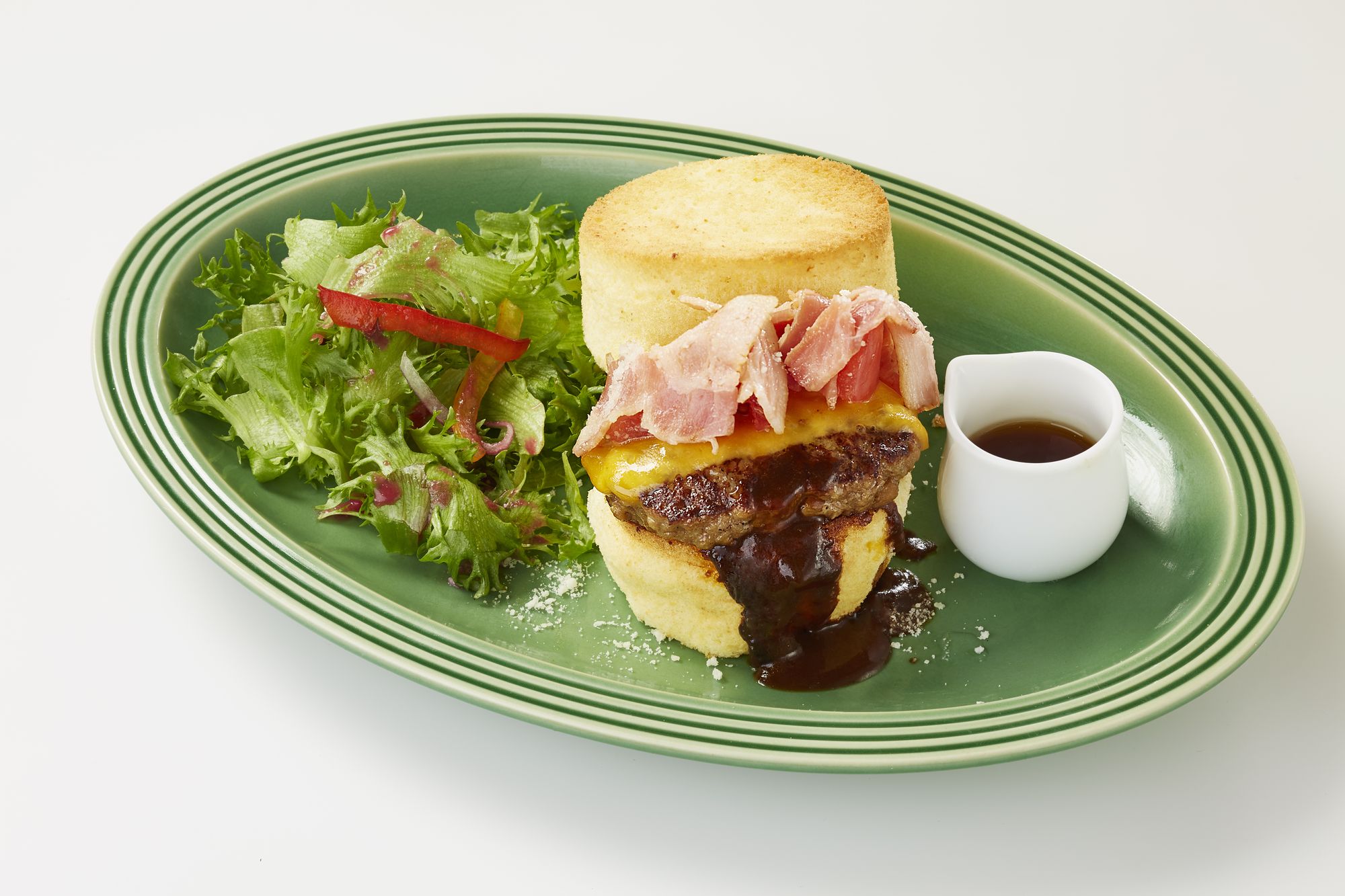 人気のスフレパンケーキがハンバーガーに変身!? 新感覚バーガーが登場!