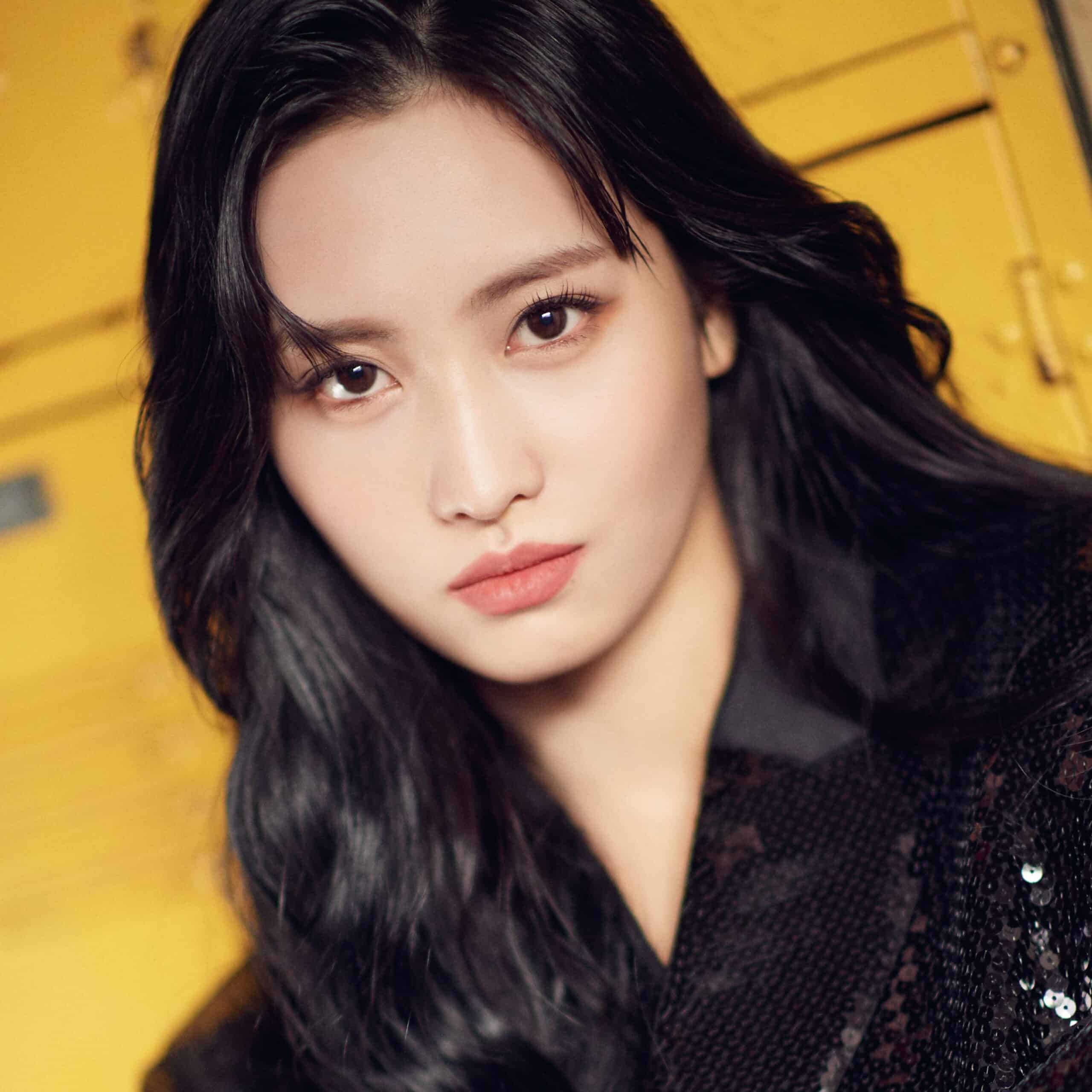 写真集の中身を特別公開！】TWICE・モモ メンバーたちは「言葉で定義