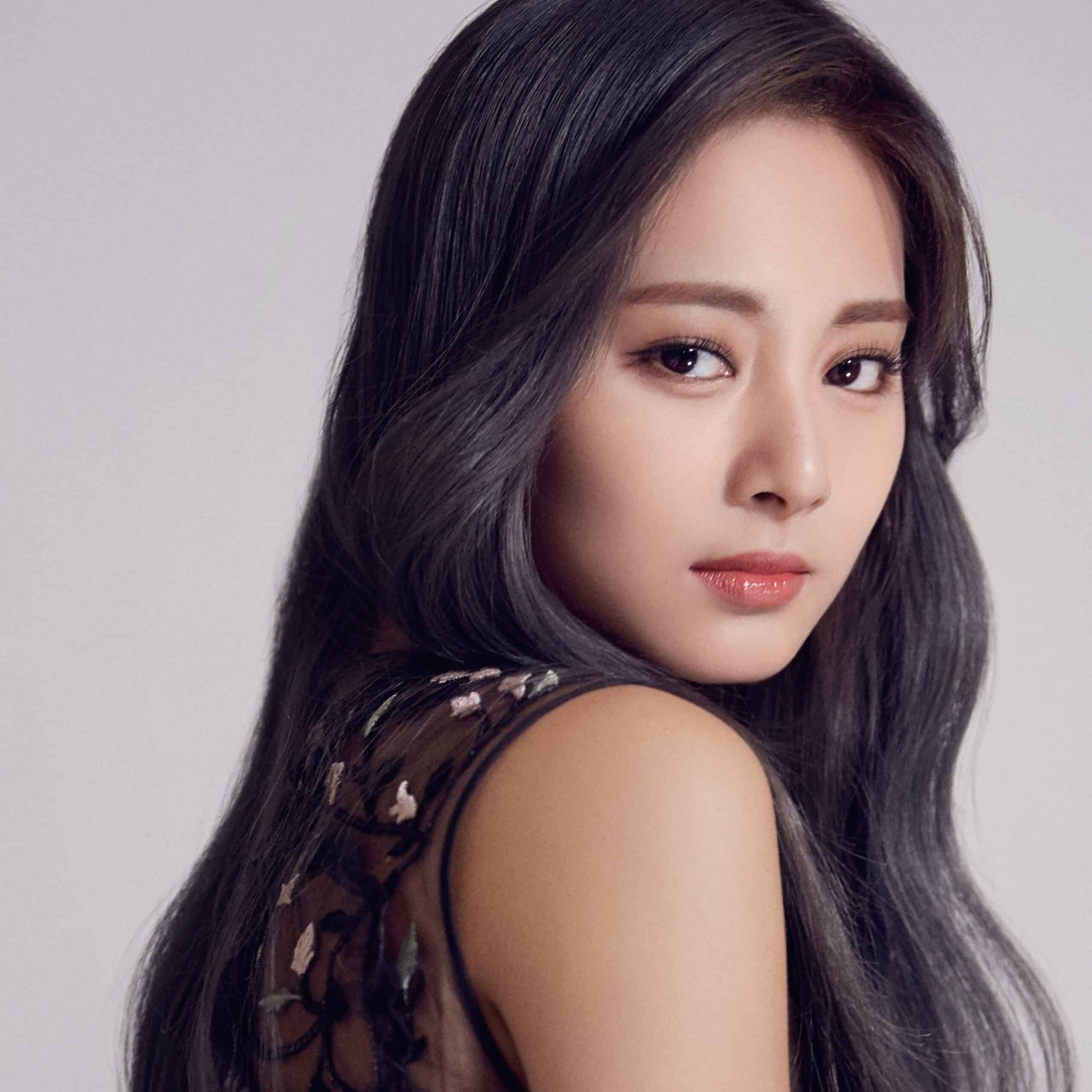 写真集の中身を特別公開！】TWICE・ツウィ つらいことは「心に