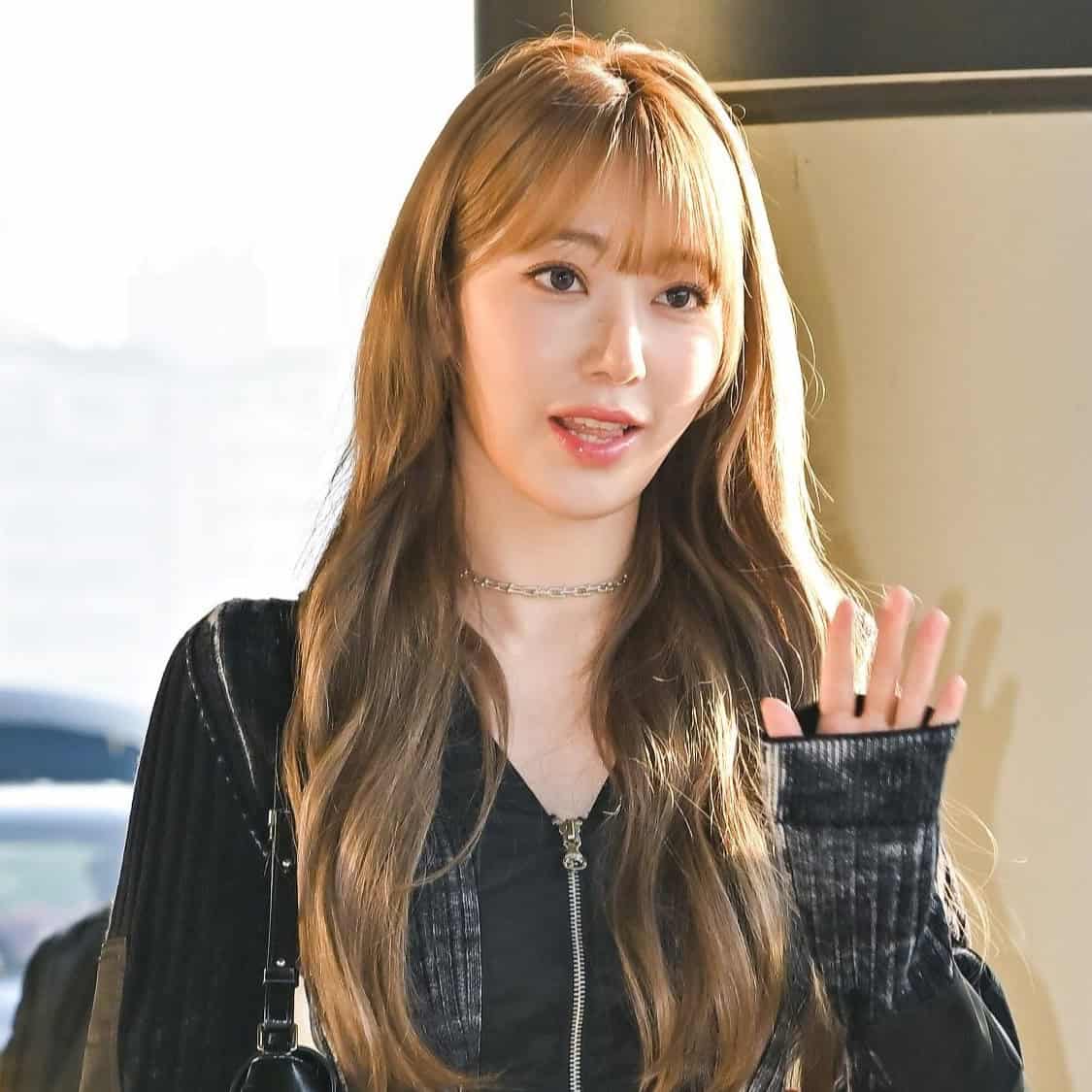 LE SSERAFIM 宮脇咲良】ヴィンテージ加工×肌見せ♡スタイル映え抜群の