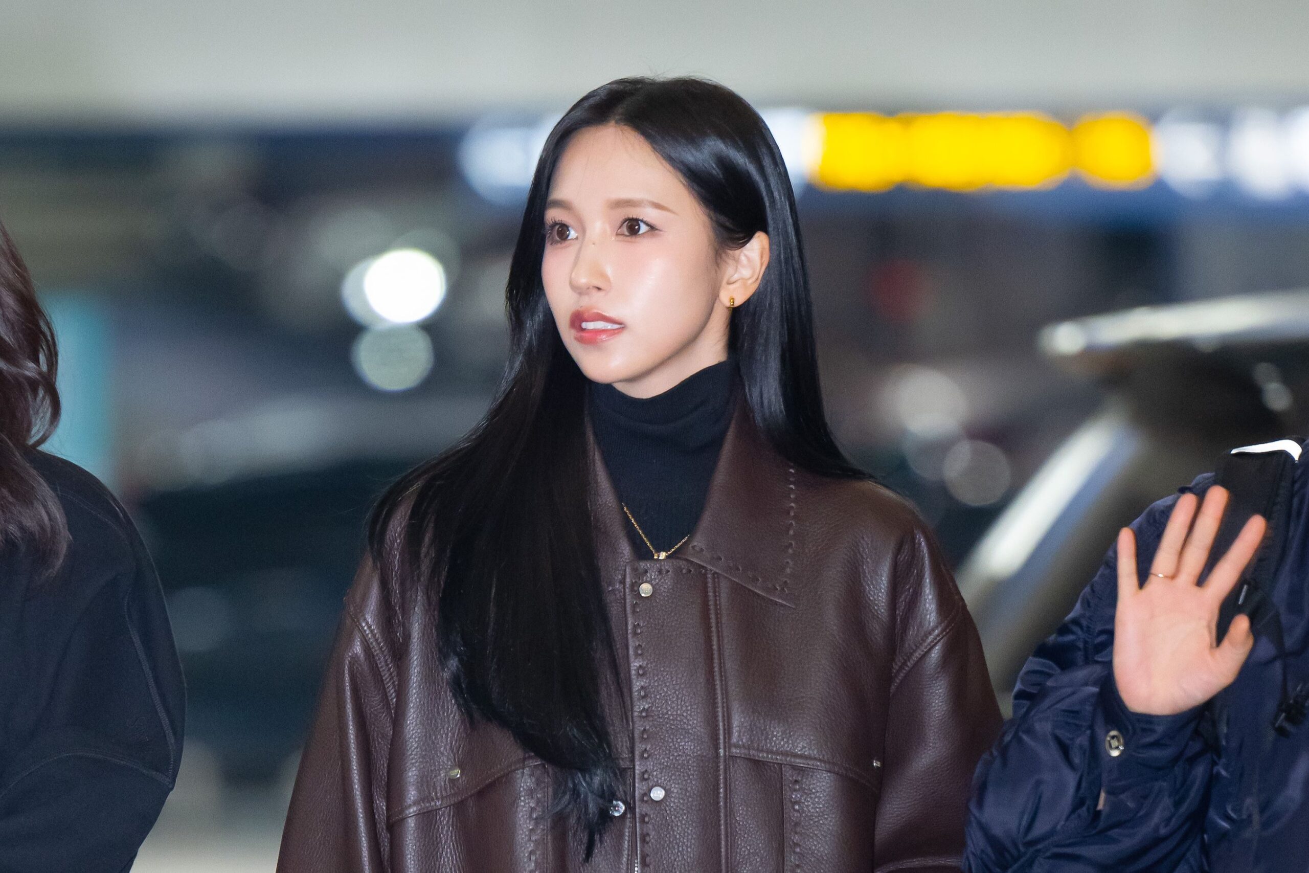 TWICE ミナ】レザージャケット×シアータイツでこなれ感を♡冬の最新