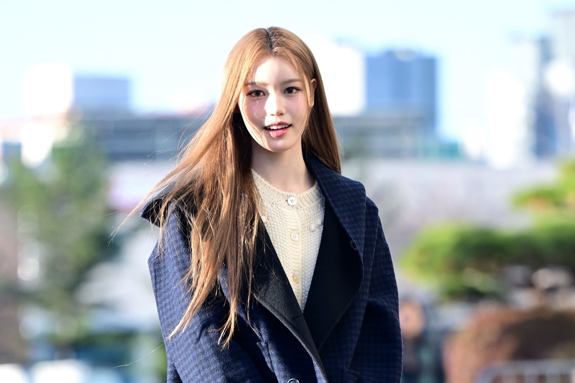 冬コーデの参考に♡【izna チョン・セビ】ブラック合わせが可愛い空港