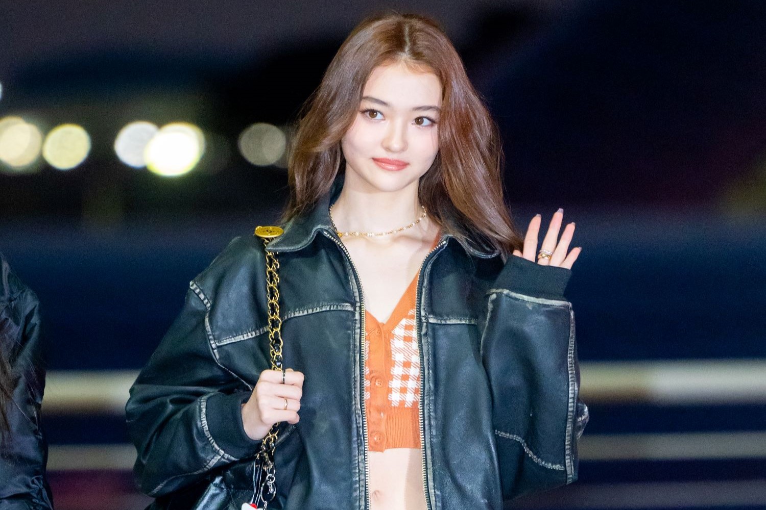 MEOVV エラ】きれいめ×大人ギャルの掛け合わせに注目！ヘルシーな海外