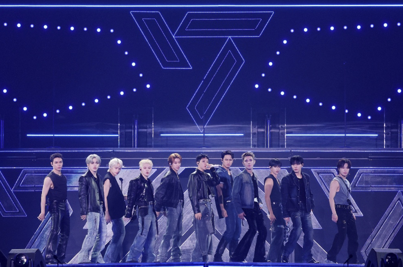 SEVENTEEN 学ラン姿で駄菓子を頬張る”もぐもぐタイム”も！ライブから