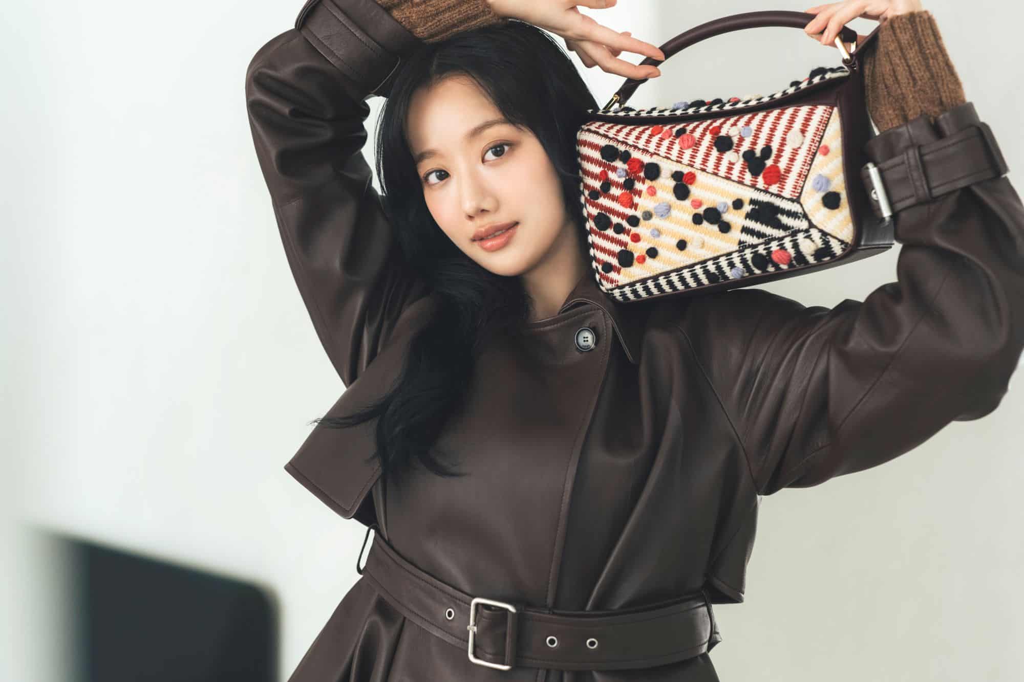 LOEWE／ロエベ】せっかくレザーをとりいれるなら、差がつくデザインで